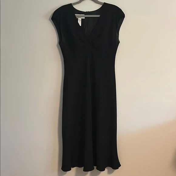 Jones New York | Dresses | Jones New York Black Vneck Cap Sleeve Midi Dress  | Poshmark